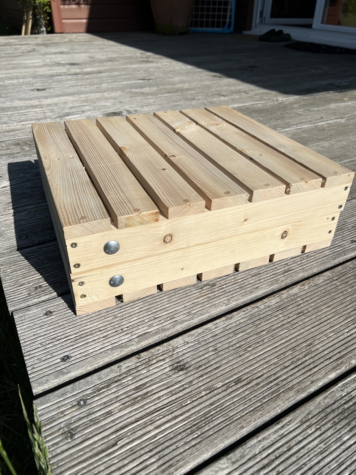 Table de pique-nique pliée en boîte carrée transportable